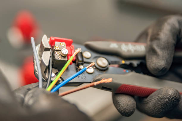 Best Affordable Emergency Electrician  in Independence, KS